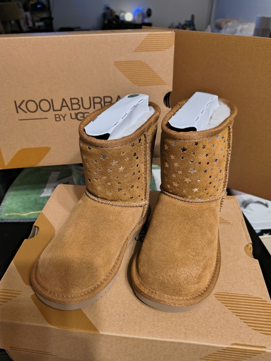 Koolaburra Other - Koolaburra Kids' Chestnut Star Suede Boot Kids Sz 7